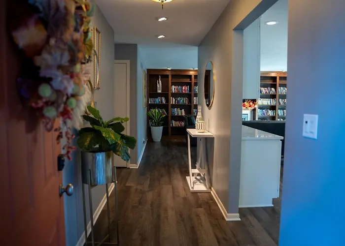 Lomas Luxury * Rockford