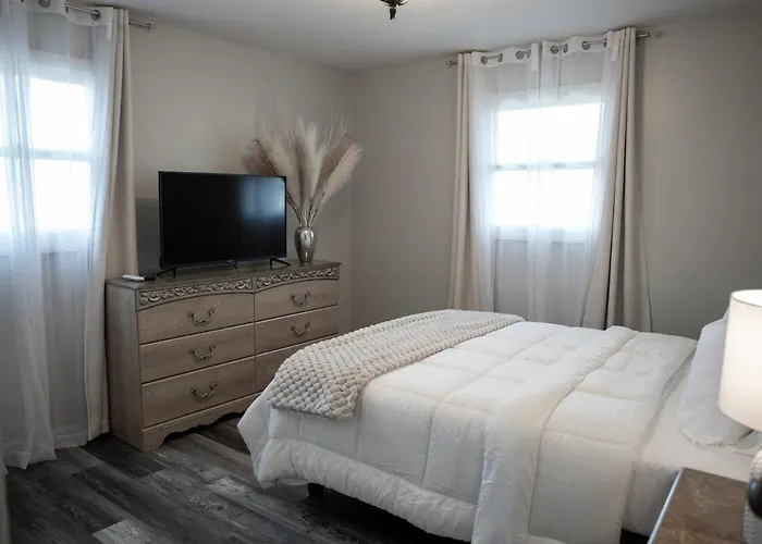Lomas Luxury Rockford
