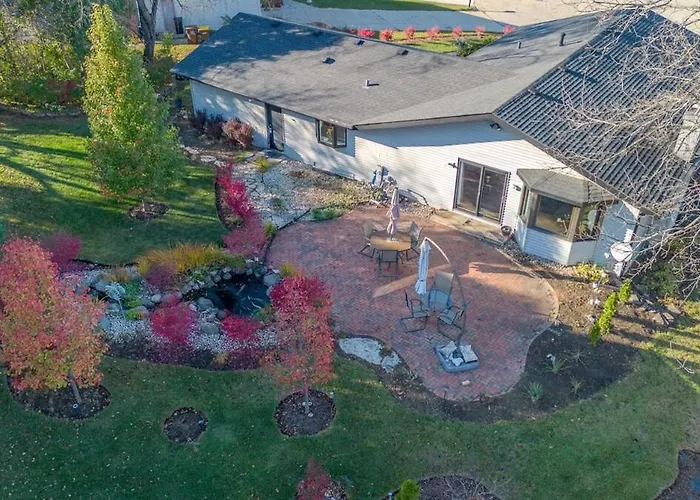 Lomas Luxury * Rockford